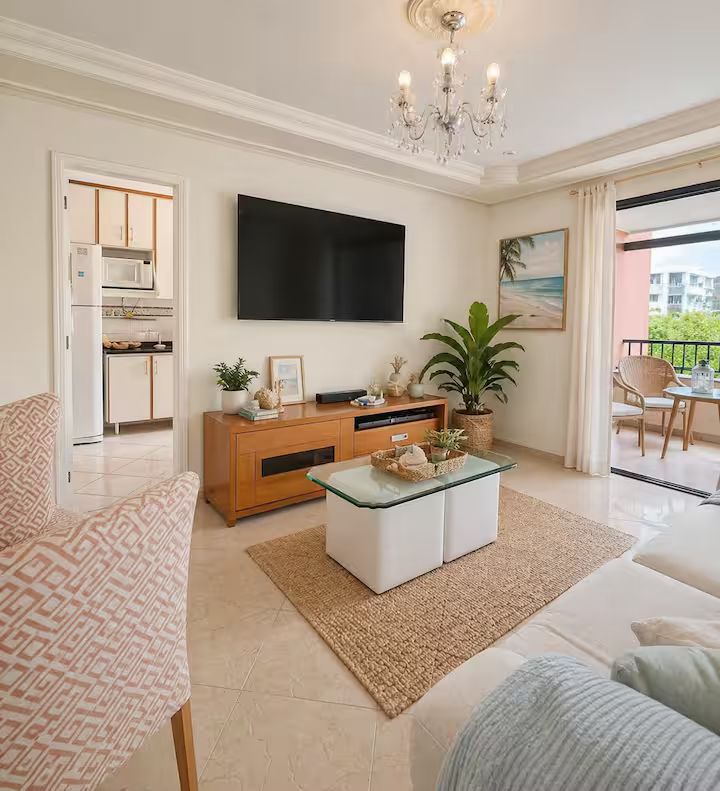 Suíte Simples – quarto funcional com mesa de home office